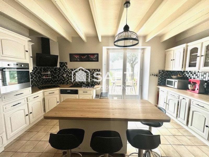 Maison - 205 m² - 7 pièces