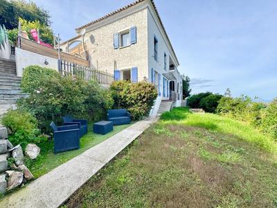 Maison - 213 m² - 7 pièces