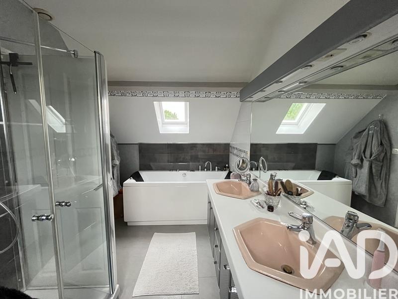 Maison - 196 m² - 7 pièces