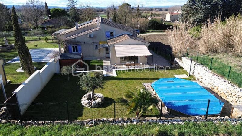 Propriété - 260 m² - 11 pièces