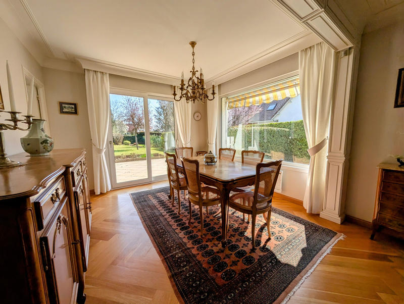 Maison - 230 m² - 8 pièces