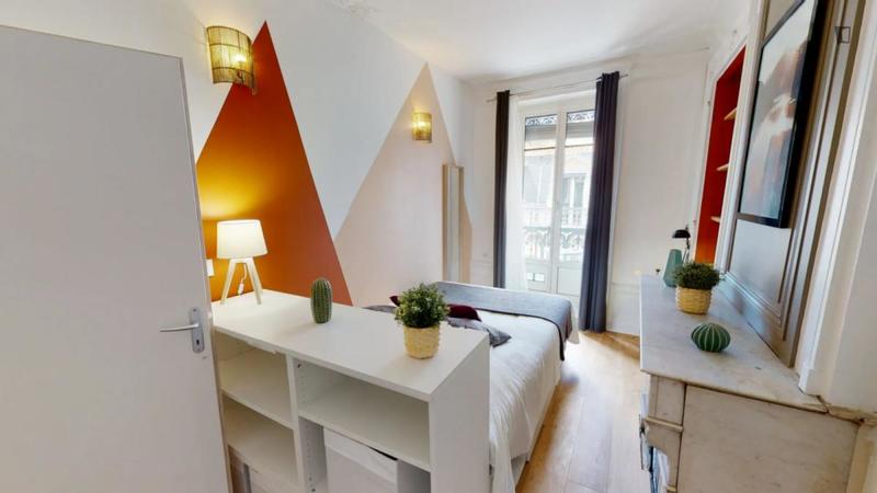 Chambre - 11 m² - 5 pièces