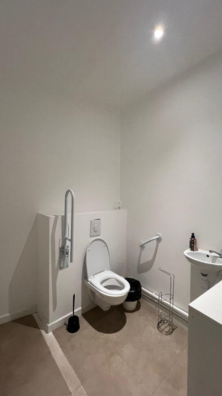 Local d'activités - 150 m² - 5 pièces