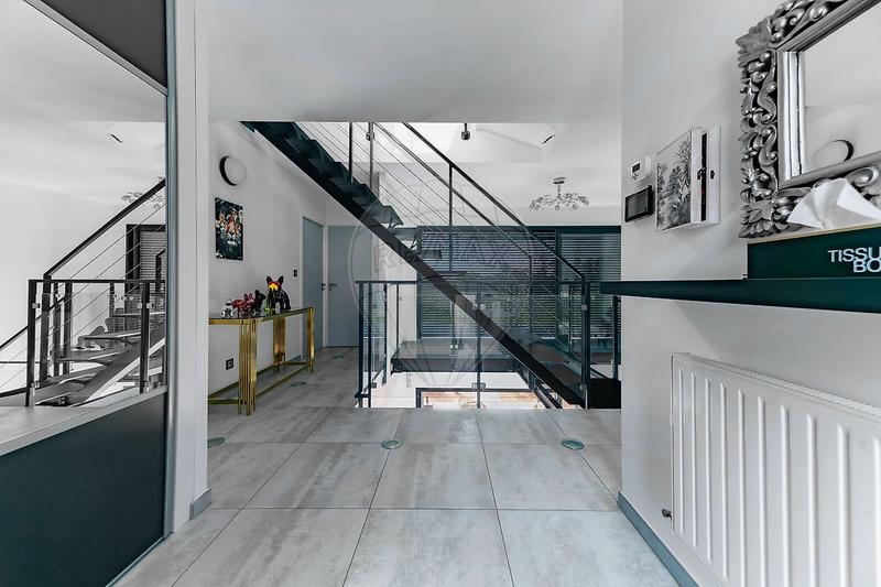 Villa - 277 m² - 10 pièces