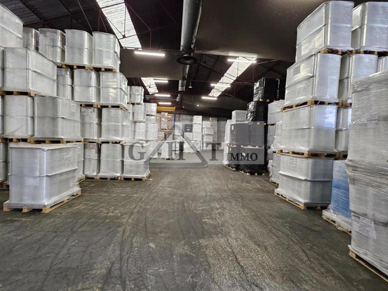 Entrepôt - 2 352 m²