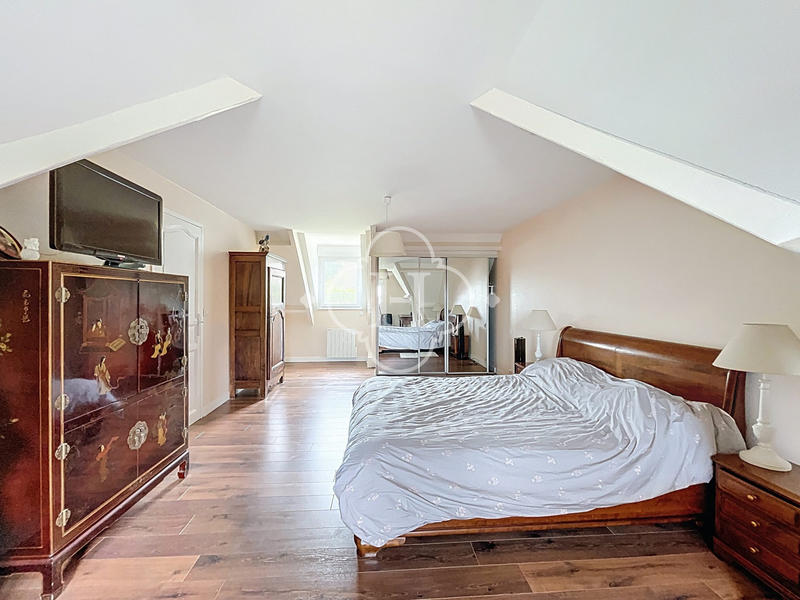 Maison - 168 m² - 8 pièces