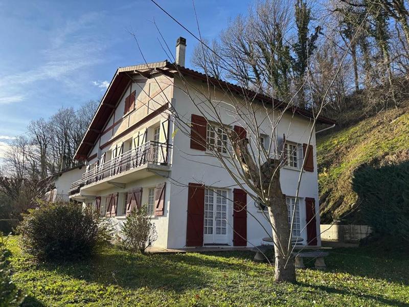 Villa - 100 m² - 5 pièces