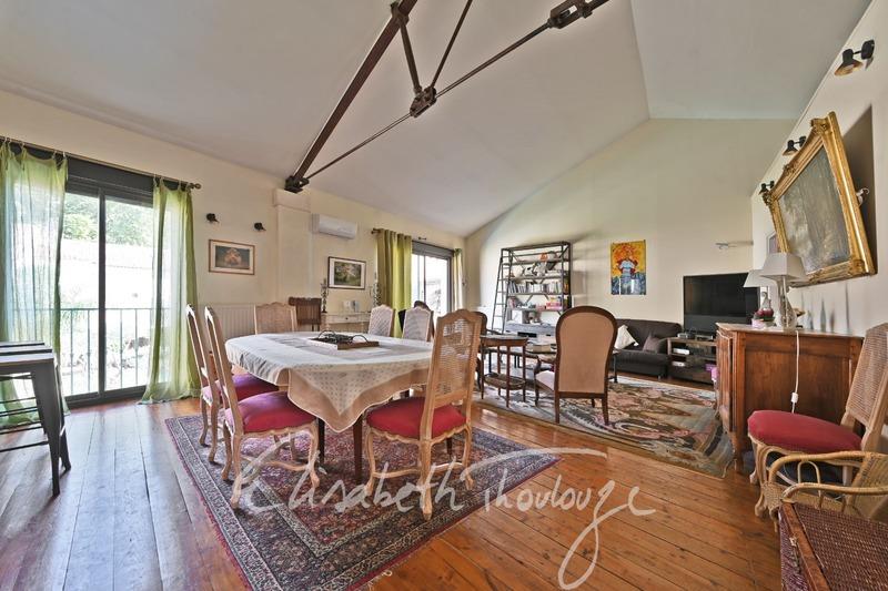 Maison - 330 m² - 12 pièces