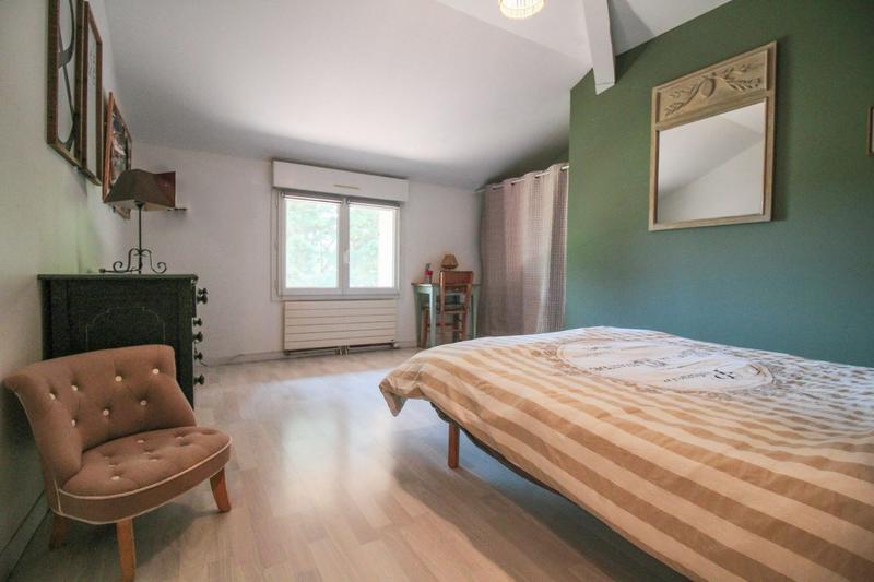 Demeure - 340 m² - 12 pièces