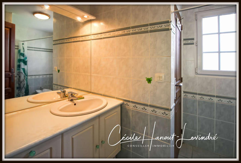 Maison - 202 m² - 8 pièces