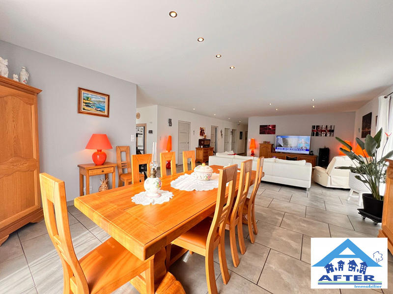 Maison - 202 m² - 6 pièces