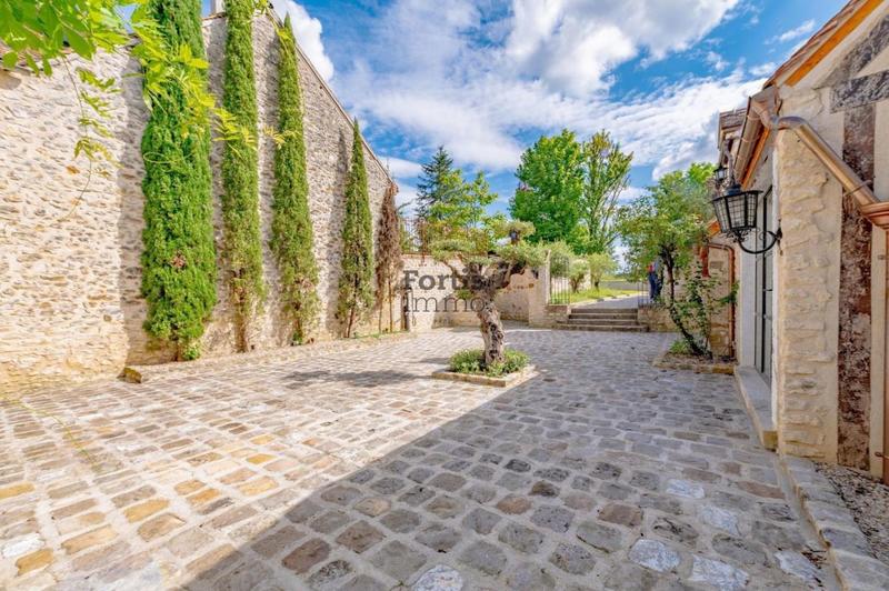 Demeure - 350 m² - 11 pièces