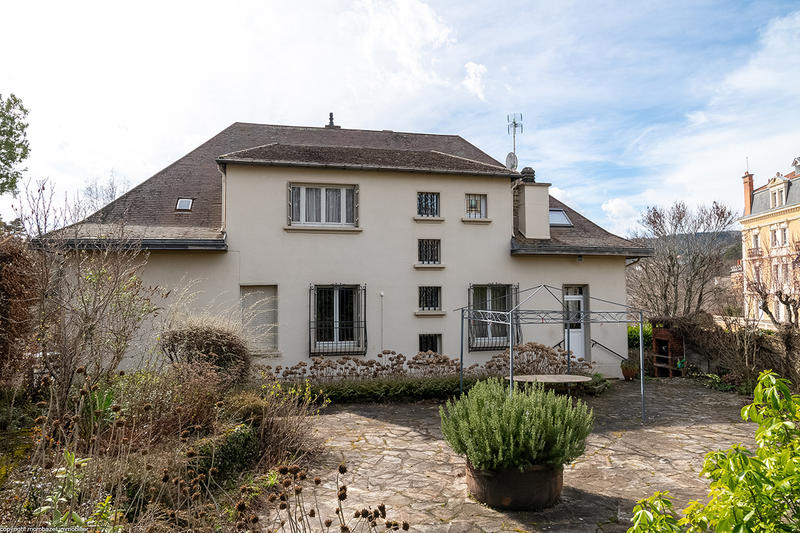 Villa - 205 m² - 9 pièces