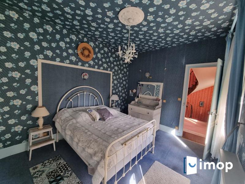 Maison - 230 m² - 7 pièces