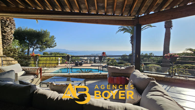 Maison - 300 m² - 8 pièces