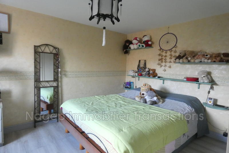 Propriété - 246 m² - 9 pièces