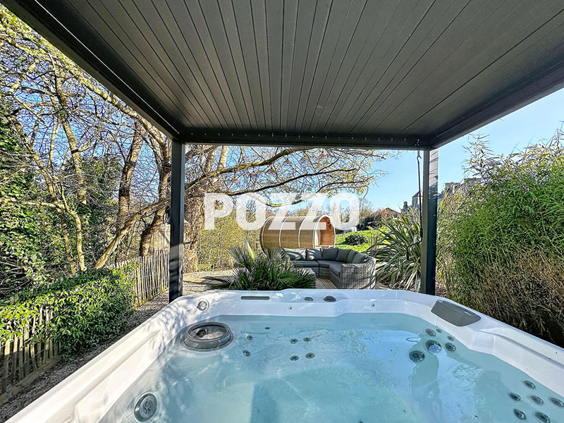 Maison - 283 m² - 11 pièces