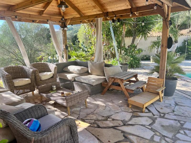 Maison - 220 m² - 9 pièces