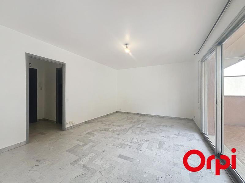 Studio - 32 m² - 1 pièce