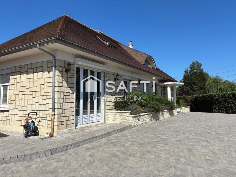 Maison - 220 m² - 7 pièces