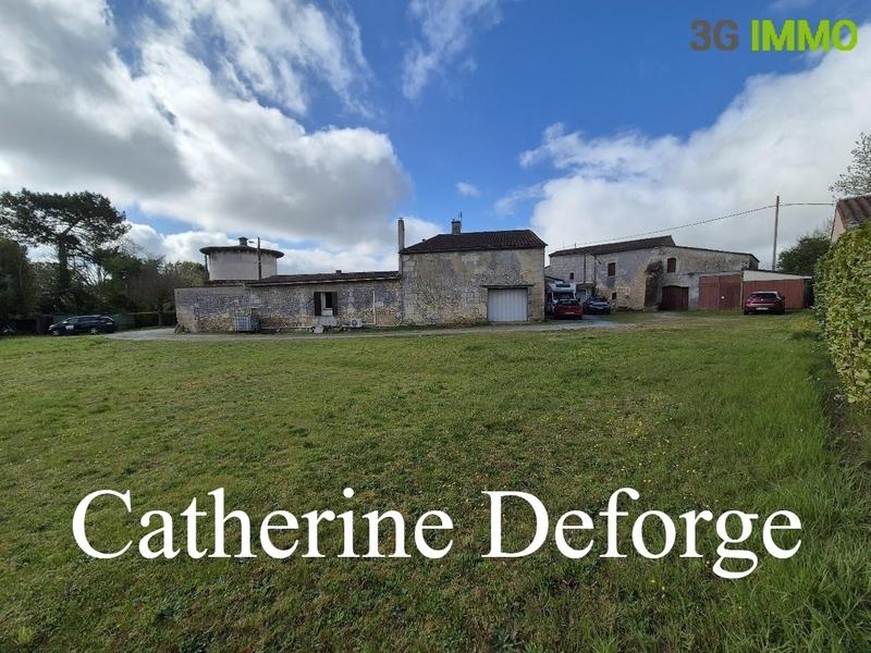 Maison - 280 m² - 12 pièces