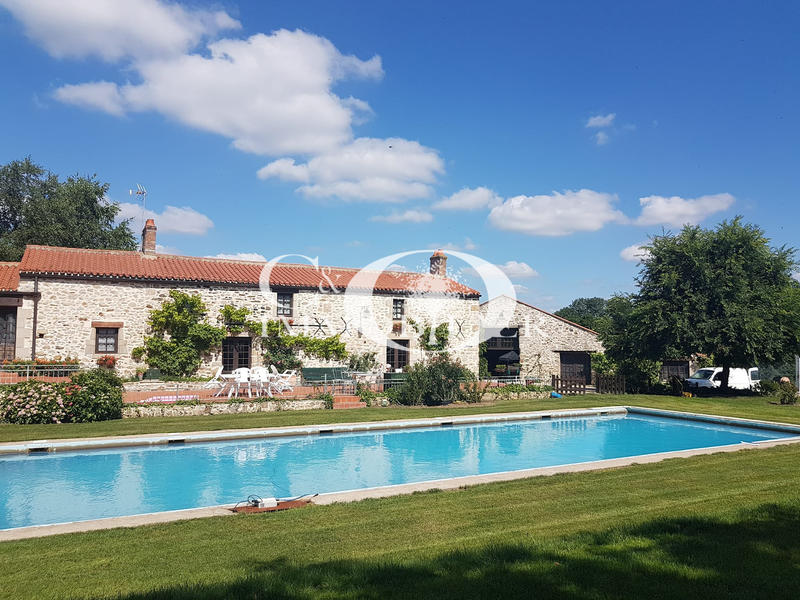 Maison - 200 m² - 6 pièces