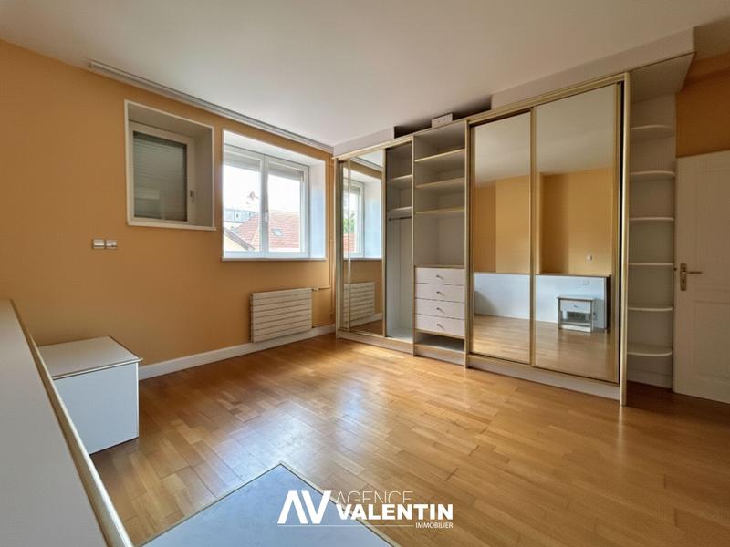 Appartement - 165 m² - 6 pièces