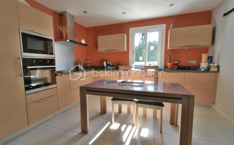 Maison - 215 m² - 7 pièces