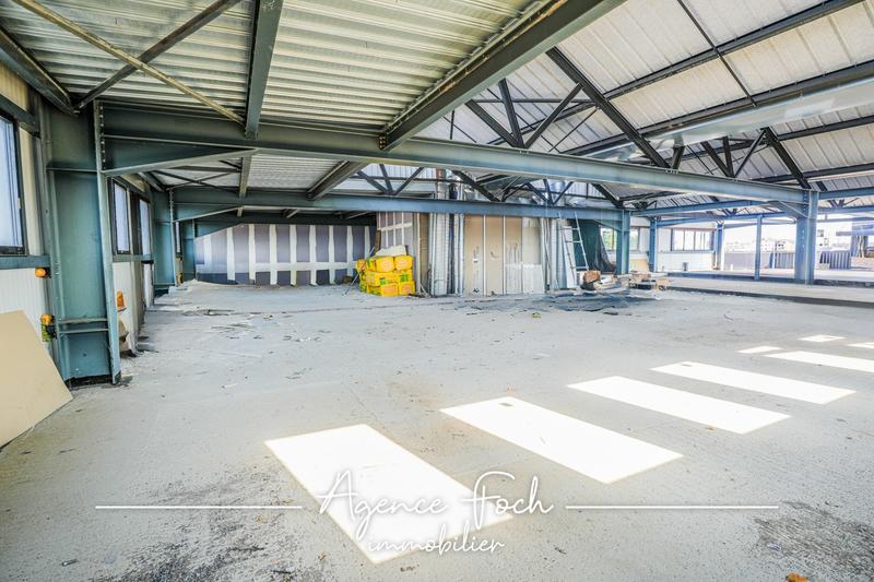 Local commercial - 674 m²