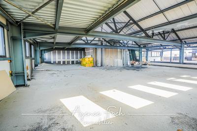 Local commercial - 674 m²