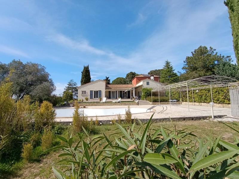 Maison - 210 m² - 5 pièces