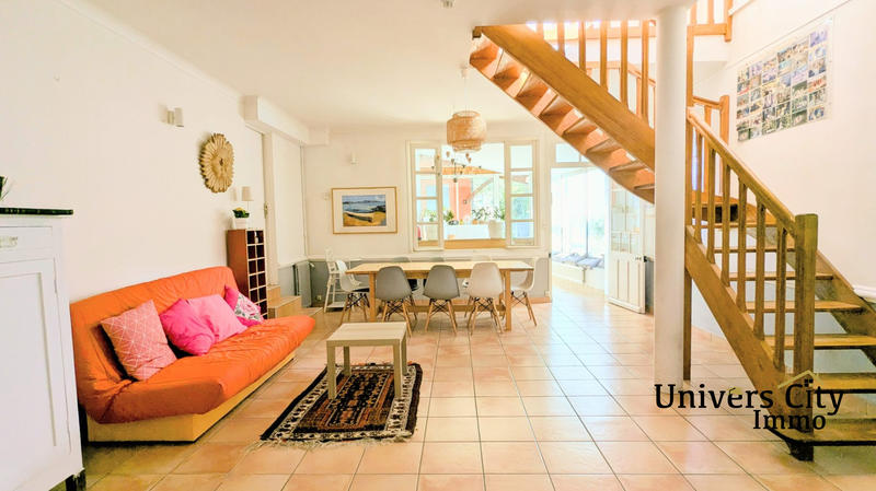 Maison - 235 m² - 9 pièces