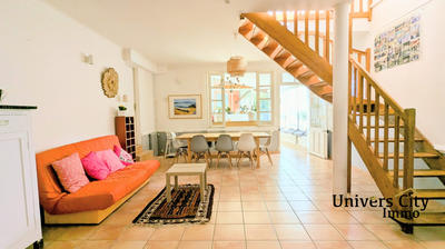 Maison - 235 m² - 9 pièces