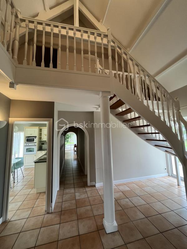 Pavillon - 220 m² - 9 pièces