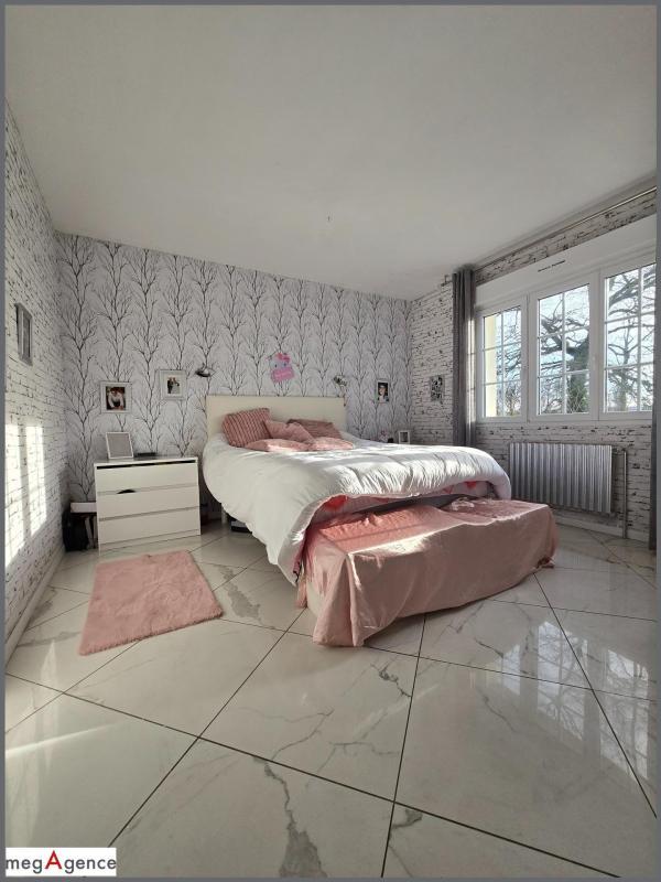 Maison - 237 m² - 7 pièces