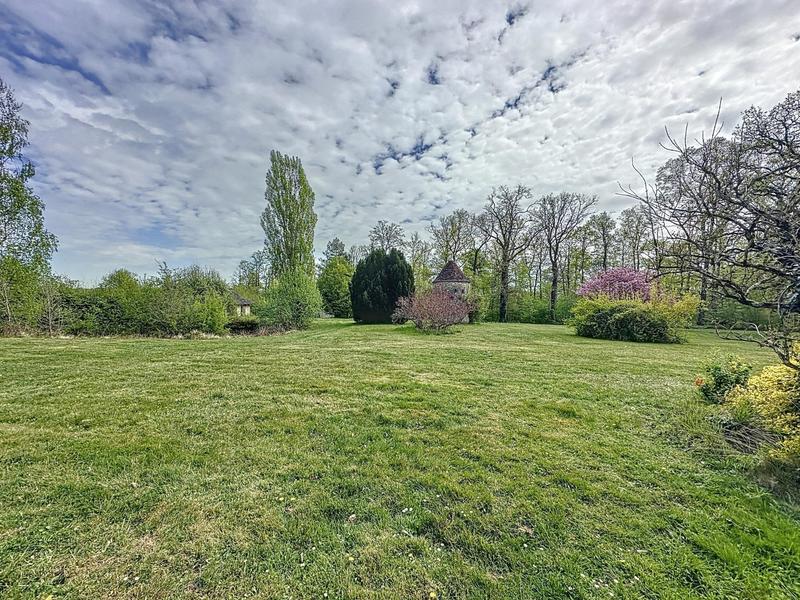 Propriété - 481 m² - 12 pièces