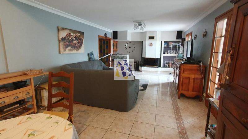 Maison - 260 m² - 9 pièces