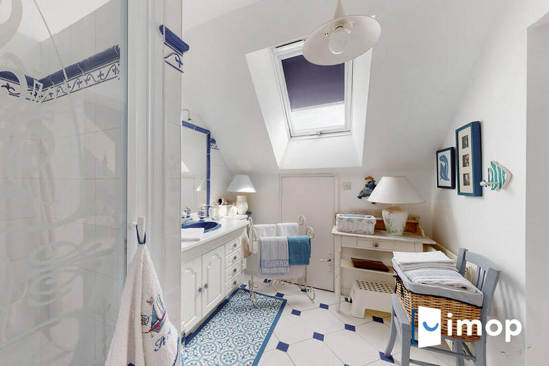 Maison - 231 m² - 7 pièces