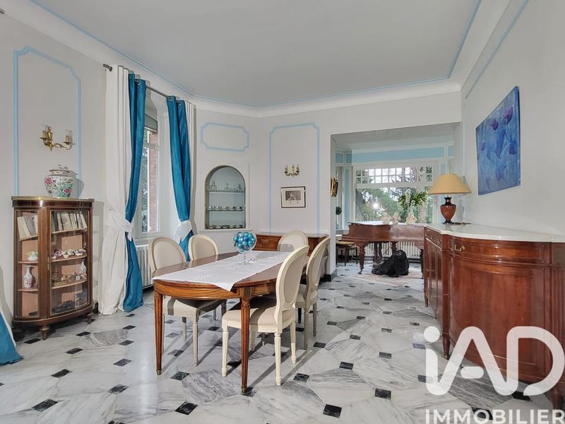 Maison - 259 m² - 12 pièces