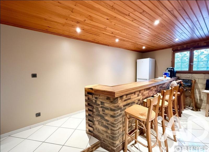 Maison - 227 m² - 9 pièces
