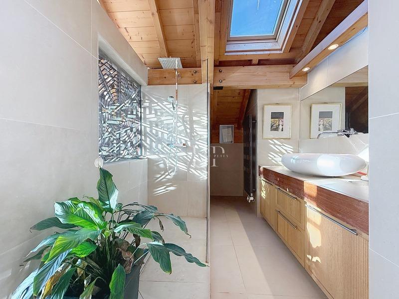 Maison - 300 m² - 6 pièces