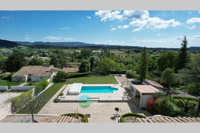 Maison - 220 m² - 6 pièces