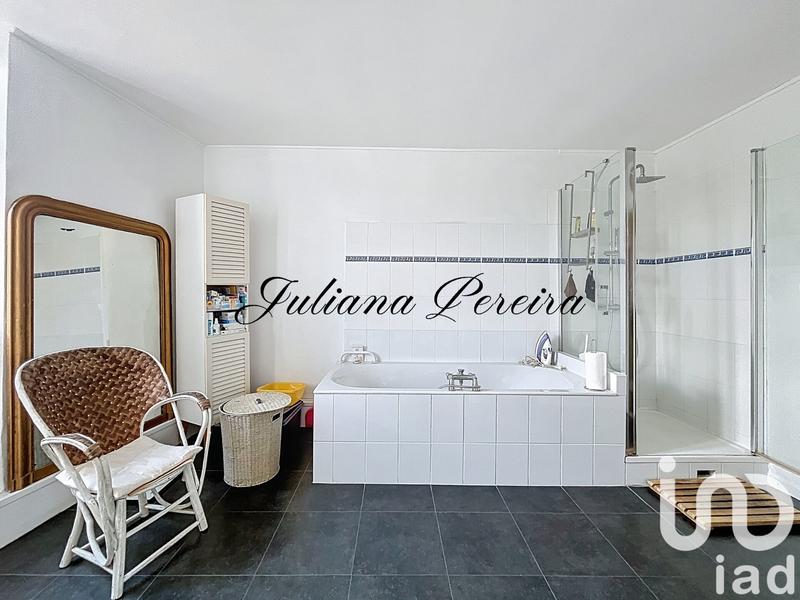 Maison - 216 m² - 9 pièces