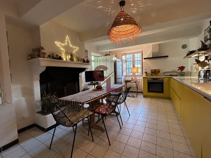 Maison - 285 m² - 9 pièces