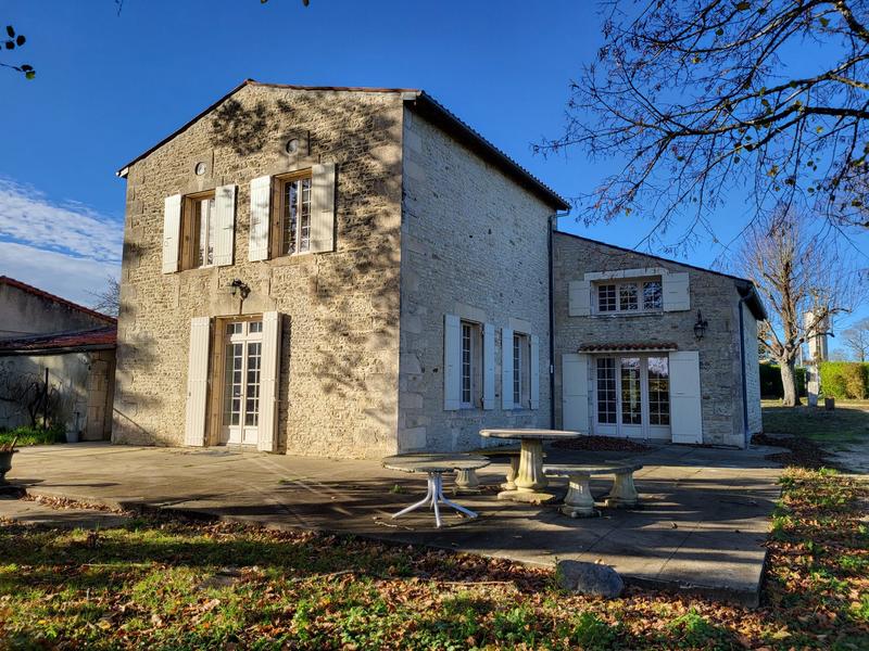 Maison ancienne - 226 m² - 8 pièces