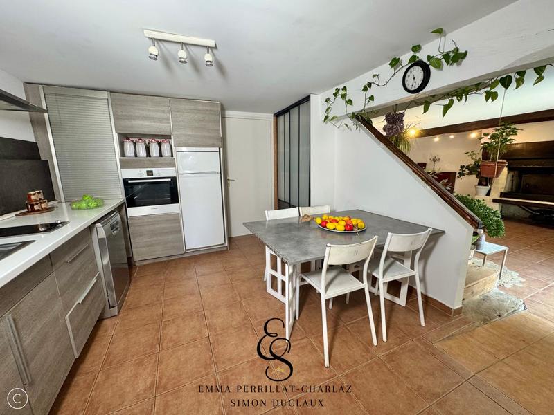 Maison - 400 m² - 16 pièces