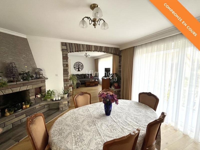 Maison - 252 m² - 10 pièces