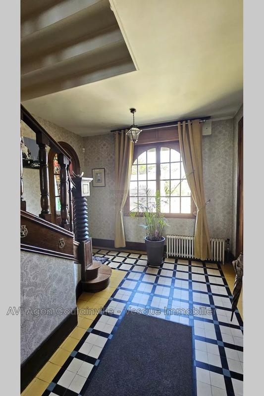 Maison - 239 m² - 10 pièces