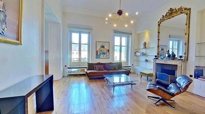 Appartement bourgeois - 141 m² - 5 pièces