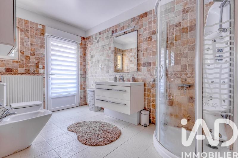 Maison - 200 m² - 8 pièces